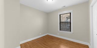 2-Bedroom Gem in Oak Park Historic District Gallery 12