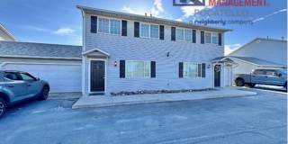 3 bed 1.5 Bath Townhouse- 2 car garage Gallery 1