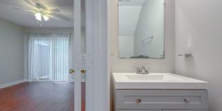 CUTE 2/1.5 w/ New Paint, Washer and Dryer, Close to TCC & FSU! Available NOW for $1050/month! Gallery 16