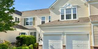 THREE BEDROOM/2.5 BATH TOWNHOME located in PARKLAND School District! Gallery 1