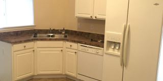 Spacious 2-bed, 2-bath duplex available for June! Gallery 1