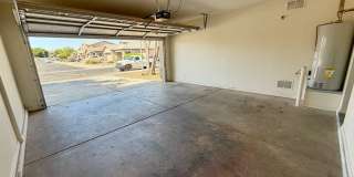 Large backyard Home in Surprise Gallery 9