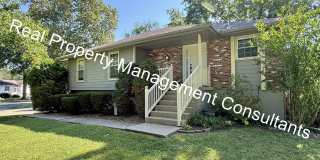 Charming Lee's Summit Raised Ranch 3 Bed 2 Bath! Gallery 1