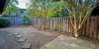 Charming 3 bedroom/1 bathroom Home Gallery 17