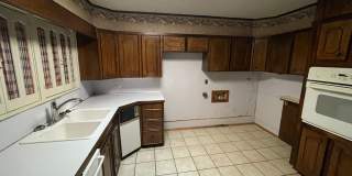 Spacious 3 bedroom, 2 bath Gallery 11