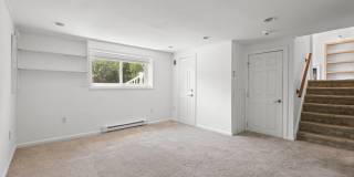 Spacious 3 Bed, 3 Bath Gallery 25