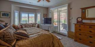 Beautiful 5 Bedroom Home- One Level and Private Pool Gallery 22