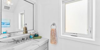 Gorgeous 3 bed 3.5 bathroom home available month to month in the highly desired city of Corona Del Mar. Gallery 23