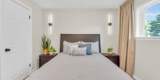 Fully Furnished Sunnyside Townhome | All-Inclusive | Flexible Stays Gallery 20