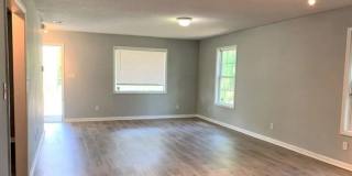 SCAD-Friendly 3BR Home – Walk to Bus Stop | Roommates Welcome! Gallery 8