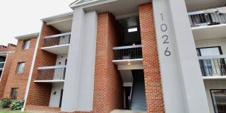 Remodeled 2 bedroom 2 bath condo on the top floor with vaulted ceilings - 1026-12 Blue Ridge Dr. Gallery 1