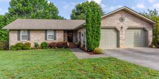 Maryville 37803 - 3 bedroom home with bonus room - Contact Tom Parry (865) 607-3649 Gallery 1