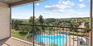 Pointe West Apartments Gallery 8