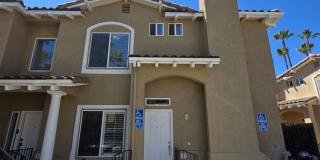 Large and spacious 3 bedroom townhouse with garage! Gallery 1