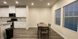 Room in 4 Bedroom Townhome at Memorial Pkwy Room in 4 Bedroom Townhome at Memorial Pkwy Gallery 8