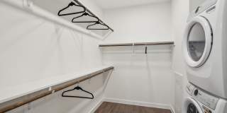 Elina Gallery 28