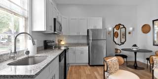 Modern and Updated Furnished 1 Bed 1 Bath Gallery 8