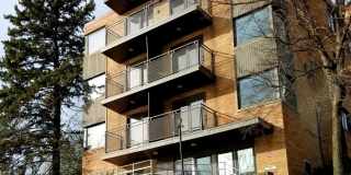 Large two bedroom top floor Condo....over looking lake Harriet. Gallery 1