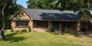 Refreshed 4-Bedroom Ranch with Private In-Law Suite Gallery 1