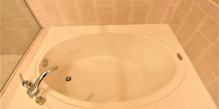 Wow!!! VISTA LAKES 4br 2ba POOL HOME with FENCED YARD... Pool & Lawn care included. Gallery 17