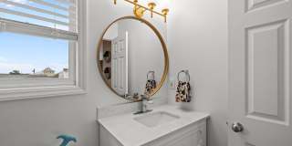 201 W Glenn Street Gallery 35