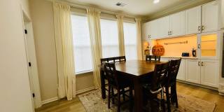 Beautiful 4BR Townhouse in Ballantyne Gallery 17