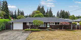 Spacious 3-Bedroom Rambler Near JBLM | Fully Fenced Yard & Bonus Living Room Gallery 1