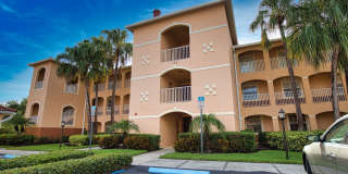 Annual Unfurnished 3rd Floor Condo in L Pavia with Community Pool! Gallery 1