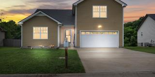 Pet Friendly Three Bedroom with Bonus! Gallery 1