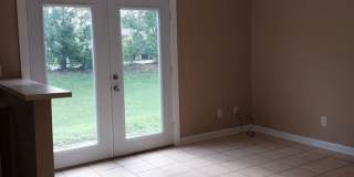 Cute townhome with 3 bd / 2.5 Bath Gallery 10