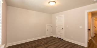 Single Family Home With Spacious Fenced Backyard! Gallery 33