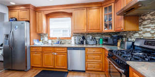 552 E Walnut Street Gallery 3