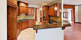 Very Nice 3 Bedroom 2.5 Bathroom House + Office Gallery 9