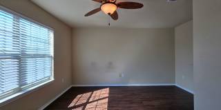 3/2.5/2 Duplex / Easy Access to Highways, Shopping, Restaurants, & Entertainment / Large Fenced in Yard / CISD Gallery 20