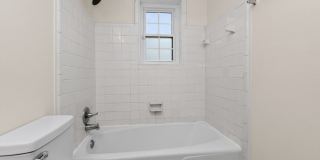 Lovely Two Bedroom Condo in Cotswold! Gallery 14