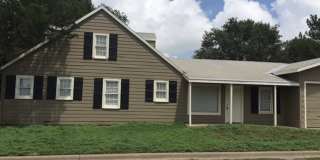Awesome 4 or 5 bedroom/ 2 bathroom /4 car garage Gallery 4