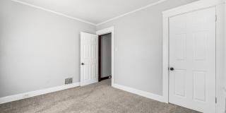 NEW LISTING! 4 BEDROOM HOME NEW LISTING! 4 BEDROOM HOME Gallery 33