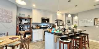 New 2 bedroom duplex, 2 car garage, quiet neighborhood, all appliances Gallery 7