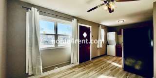 Two Bedroom Ranch Style Duplex Home in Grandview - Featuring Plenty of Natural Light, Fenced Yard, Faux Wood Floors with Refrigerator/Washer/Dryer Included! Gallery 7