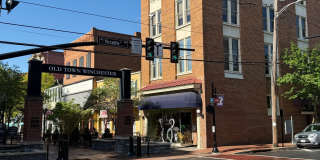 3 PICCADILLY Street W Gallery 2