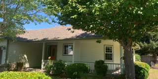 3BD 2BTH w/2 Car Garage & Landscaped Yard Gallery 5