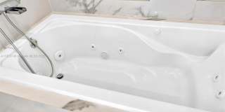 1044 NW N River Gallery 44