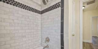 Beautiful Renovated 3BR/2BTH Brick Townhome Gallery 20