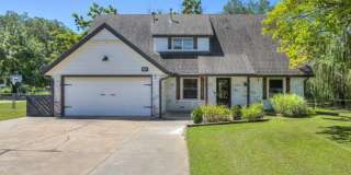 Beautiful 4 bedroom home. Country space, modern updates. Gallery 1