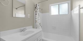 2 BEDROOMS 1 BATH UNIT IN GREAT LOCATION!!! Gallery 8