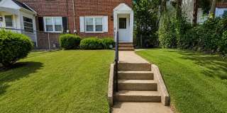 Spacious 2-Bed Townhouse-Style Home | Private Outdoor Space Gallery 1