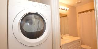 RENOVATED APARTMENT WITH IN-UNIT WASHER-DRYER & GARAGE PARKING! Gallery 16