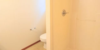 2 Bedroom 2.5 bath BIG Townhouse with garage - minutes from JBLM East Gate Gallery 42