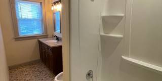 1404 E State St Apartments Gallery 9