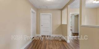 1921 Reynolds Street Gallery 20